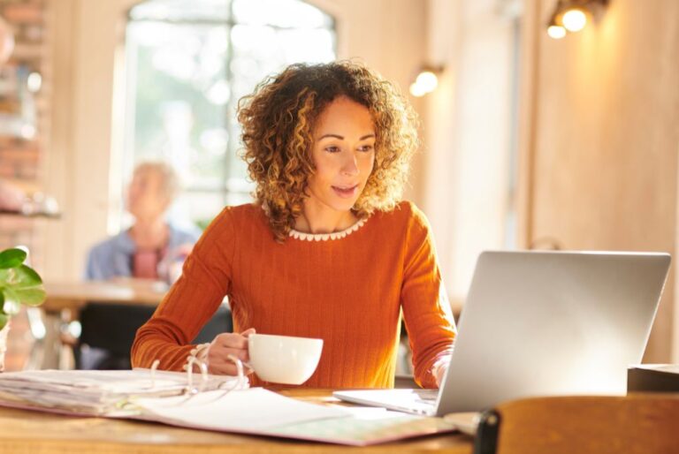 focused employee working on company well-being strategy